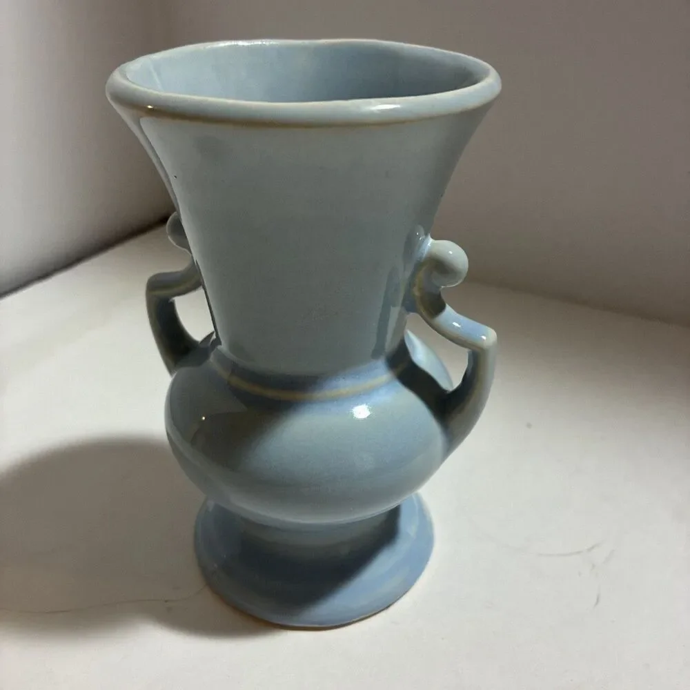 Vtg Baby Blue SHAWNEE 2 Handle Pedestal Vase 5" Tall - Picture 2 of 7